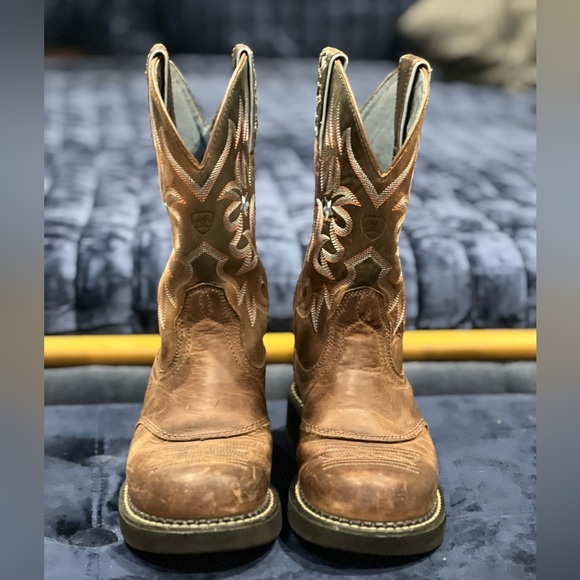 Ariat Cowgirl Boots, Size 6.5 - Picture 2 of 13